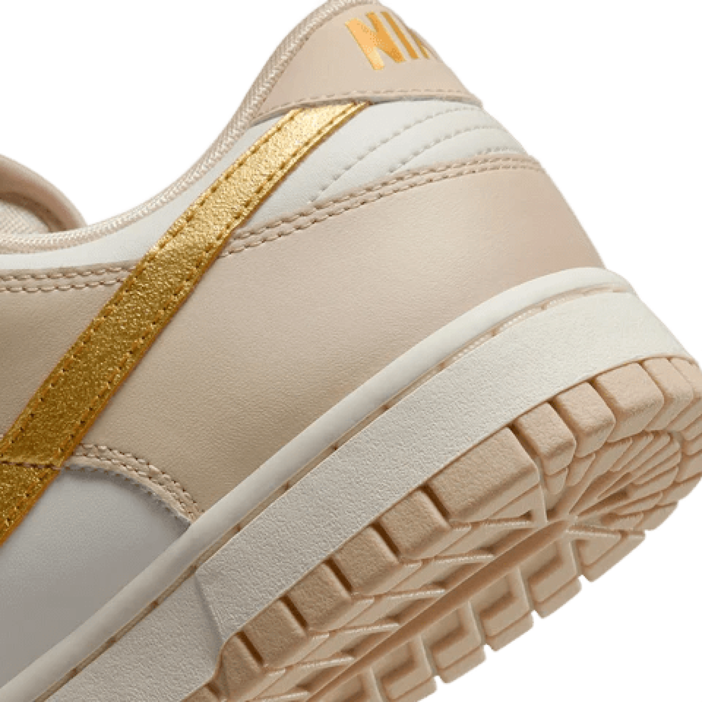 Nike Dunk Low 'Gold Swoosh' (W) - Sneaker Totaal