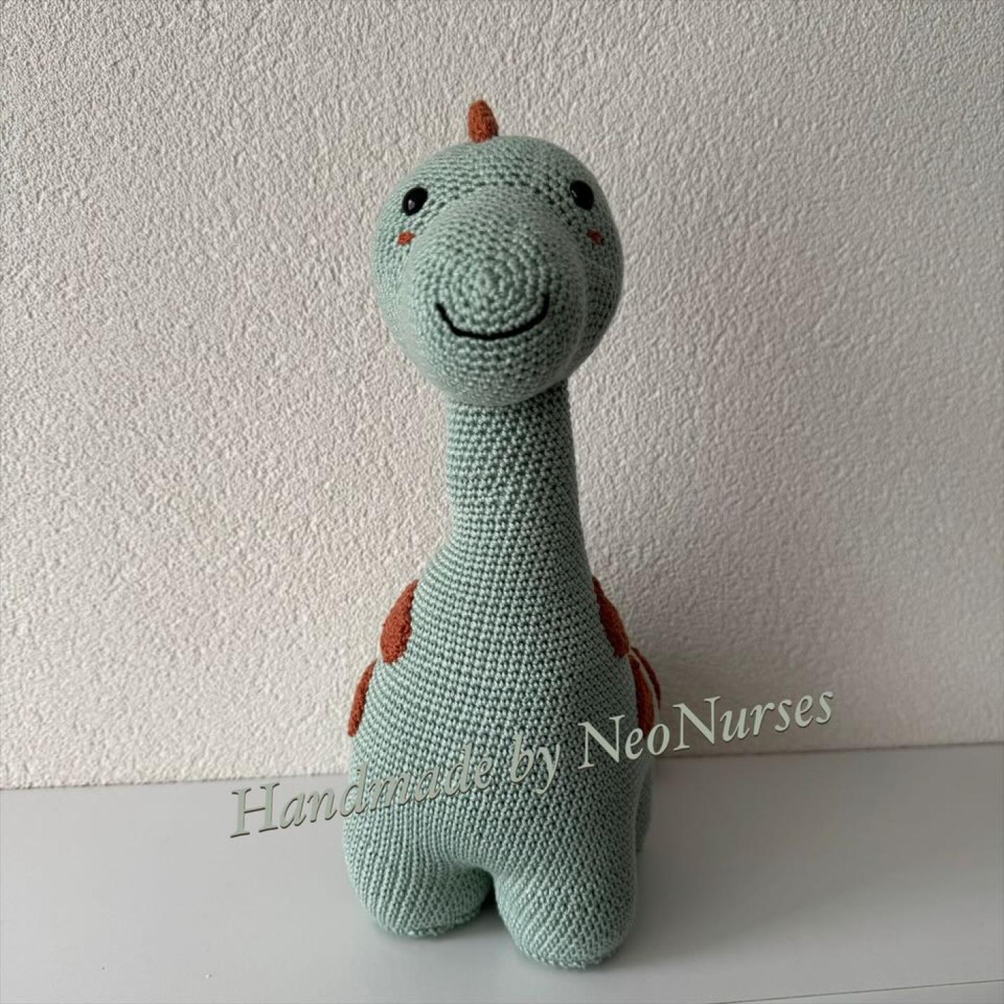 Gehaakte knuffel Dino Daantje groen voorkant