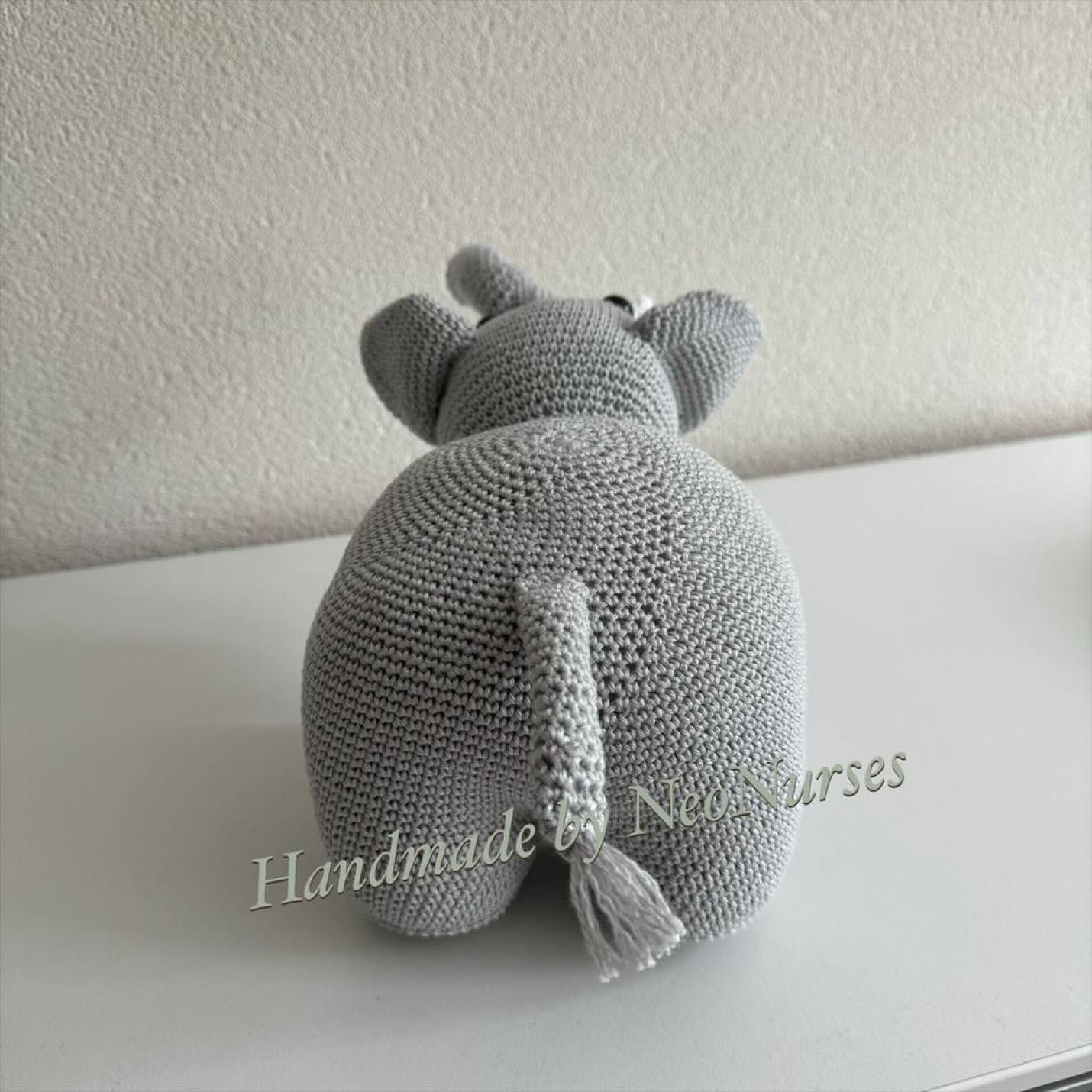 Gehaakte knuffel Olifant Oukje achterkant