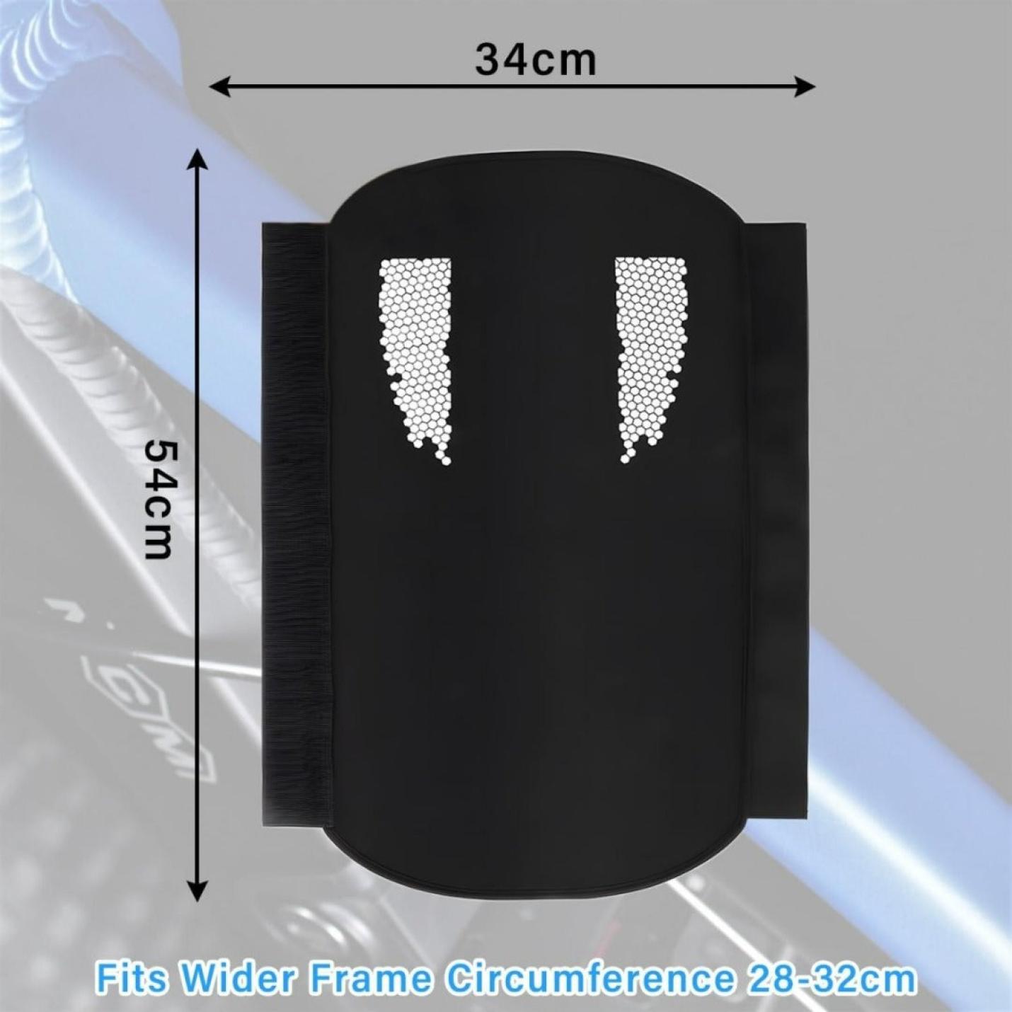 Ontdek de ultieme bescherming voor jouw E-Bike accu: Onze E-Bike accu beschermhoes met zwarte neopreen en witte reflecterende strepen, die de afmetingen aangeven en compatibel zijn met bredere frameomtrekken van 28-32 cm.