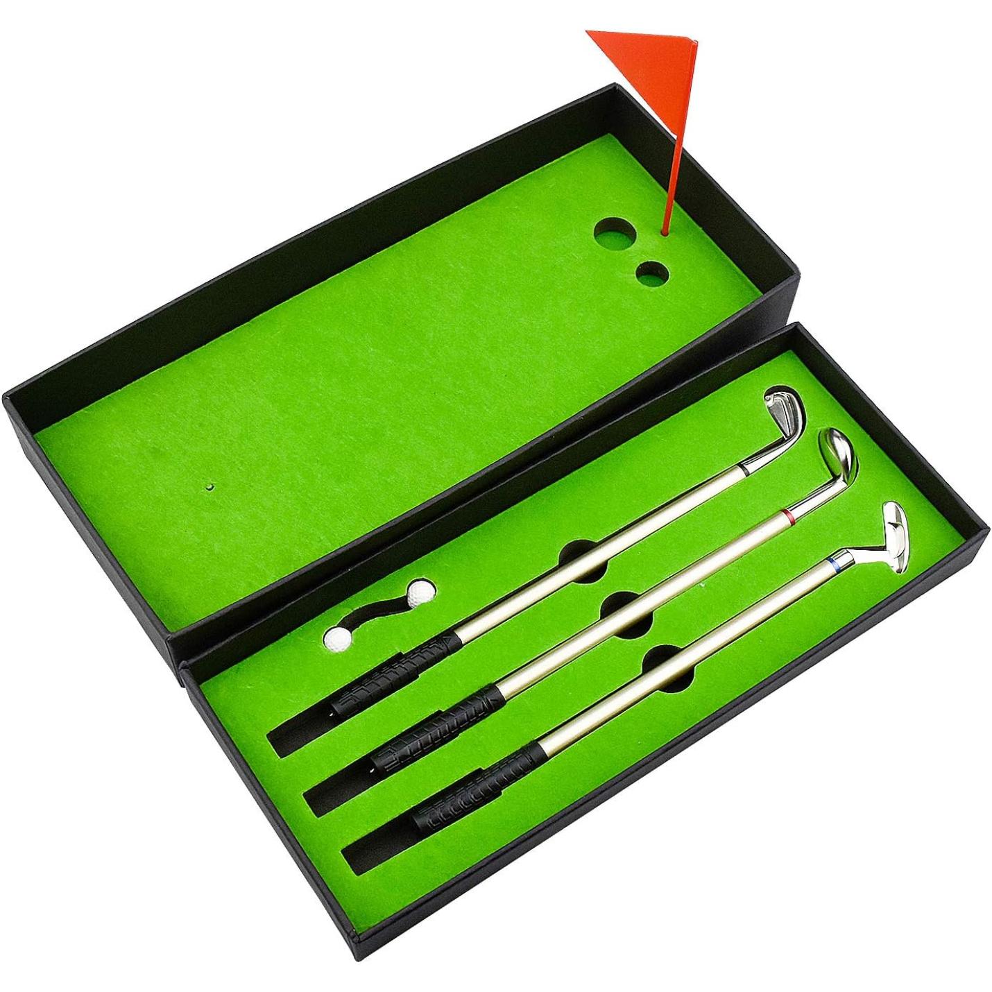 3 stuks golfpennenset: Combineer uw passie voor golf met uw dagelijkse schrijfbehoeften! weergegeven in een zwarte doos met een groene viltvoering, perfect als cadeau voor golfliefhebbers.