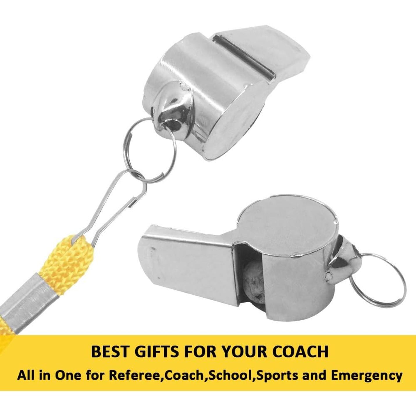 Twee RVS stalen RVS scheidsrechtersfluitjes sleutelhangers op een witte achtergrond met de tekst "beste cadeaus voor je coach - alles in één voor scheidsrechter, coach, school, sport en noodhulp