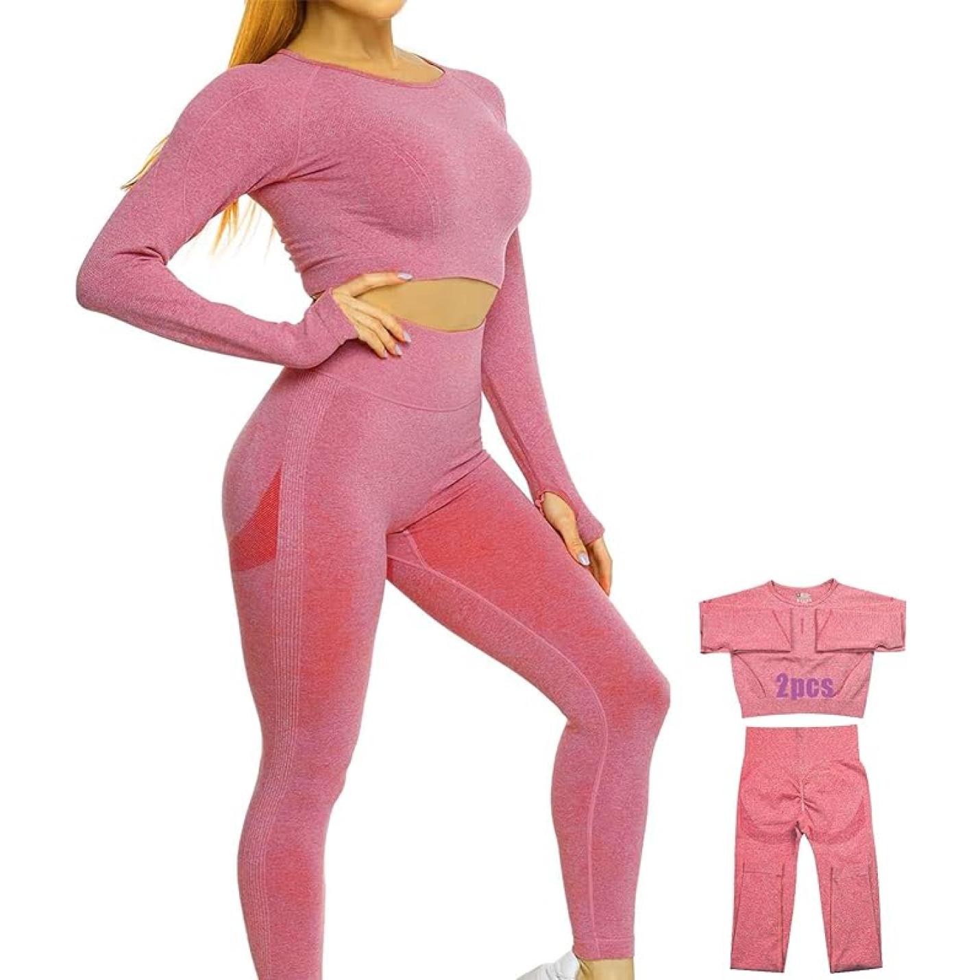 Vrouw in roze Zie er geweldig uit en voel je geweldig in deze 3-delige yoga workoutset! en leggings yoga-trainingsset, met inzet met gevouwen outfit.