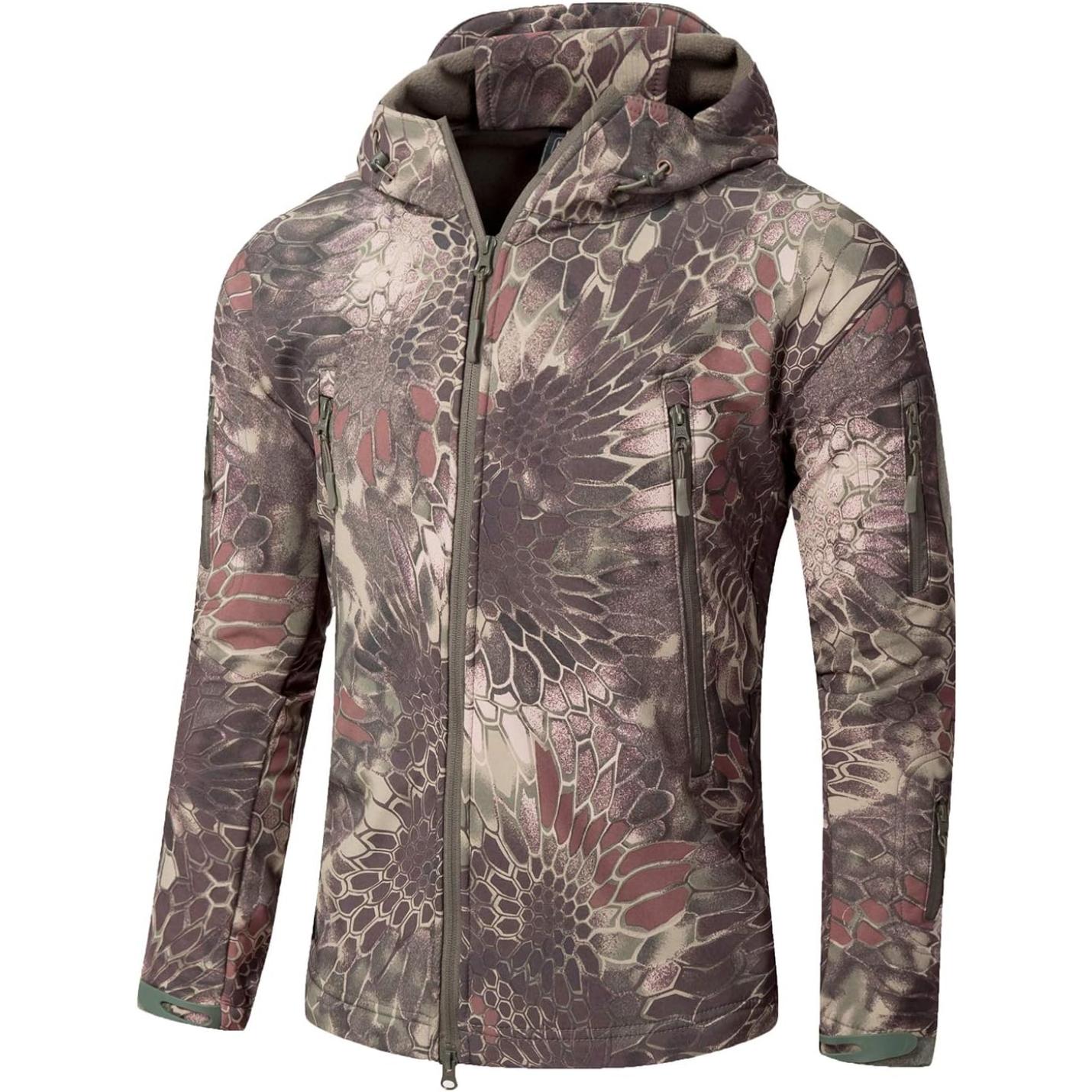 Camouflage tactische heren softshell jas met een bloemen camouflagepatroon in tinten van roze en grijs, voorzien van een zichtbare voorkant en zijzakken.