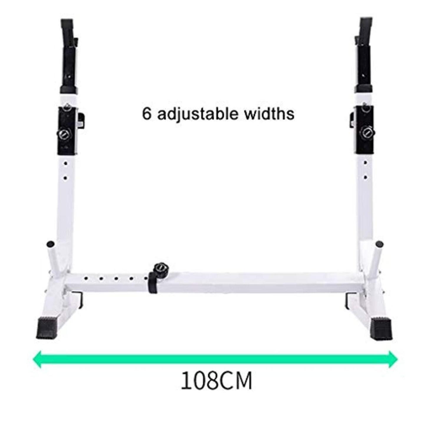 Verstelbare witte parallelle stangen voor tijdens het sporten, met zes verschillende breedte-instellingen gemarkeerd, en een meetindicator die een breedte van 108 cm aangeeft, ideaal voor thuis krachttraining. Haal het beste uit je workouts met ons verstelbare squatrek.