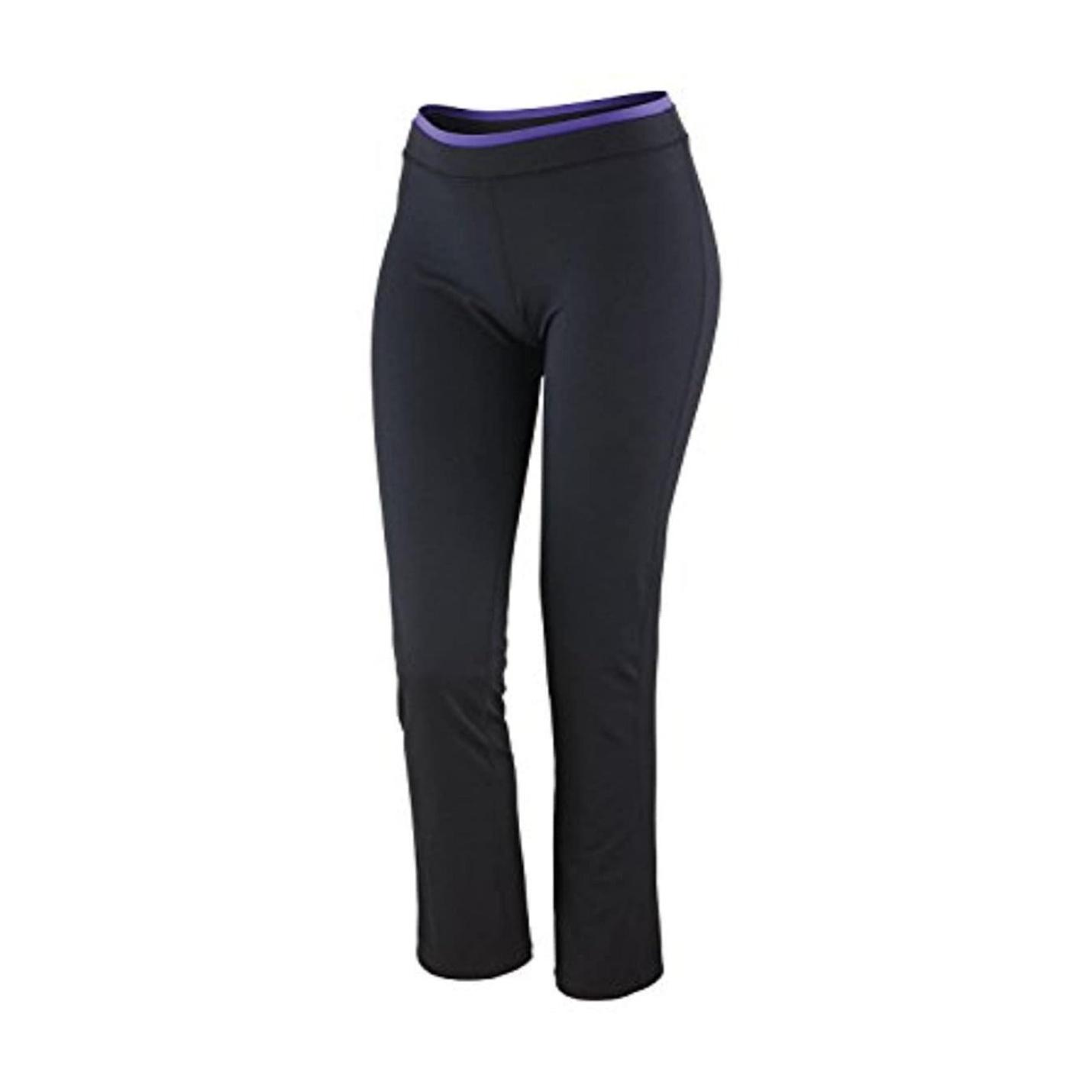 Zwarte caprilegging voor dames met een paarse tailleband ontworpen voor yoga op een witte achtergrond.

Productnaam: Elegantie in beweging: Ontdek onze Purple Fusion dames sportbroek voor stijlvol comfort!