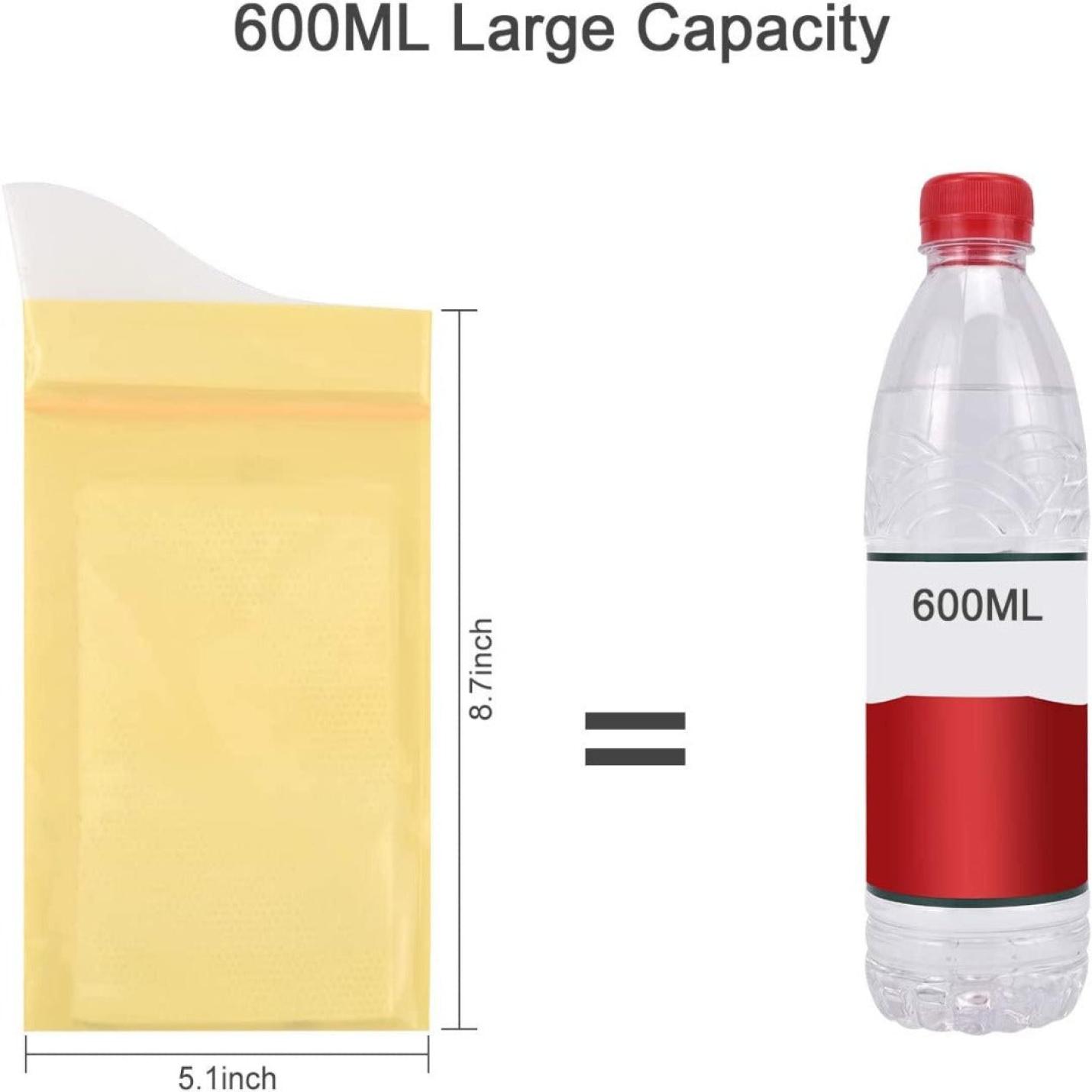 Nooit meer ongemakkelijke situaties: Wegwerpplaszakken naast een plastic waterfles van 600 ml, ontworpen voor hygiënische verwijdering, met afmetingen gemarkeerd om de grootte van de zak aan te geven: 5,1 inch breed en 8,7 inch hoog.