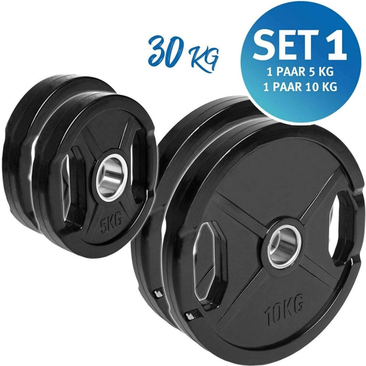 Twee zwarte 50 mm Olympische halterschijven met het opschrift "5 kg" en "10 kg", ontworpen met ergonomische handgrepen, geadverteerd als onderdeel van een "set 1", totaal weergegeven gewicht opgeteld 30 kg.