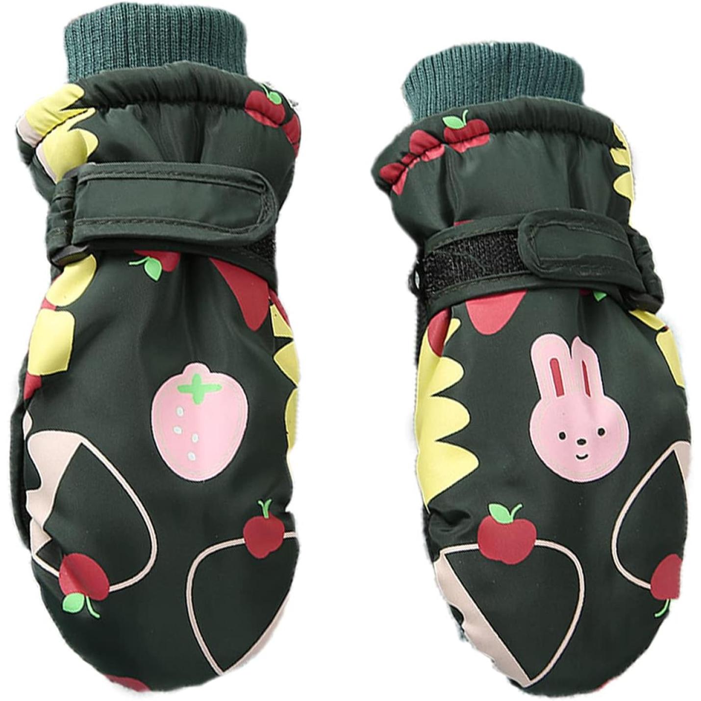 Een paar kinderskihandschoenen met een fruit- en dierendesign en waterdicht.