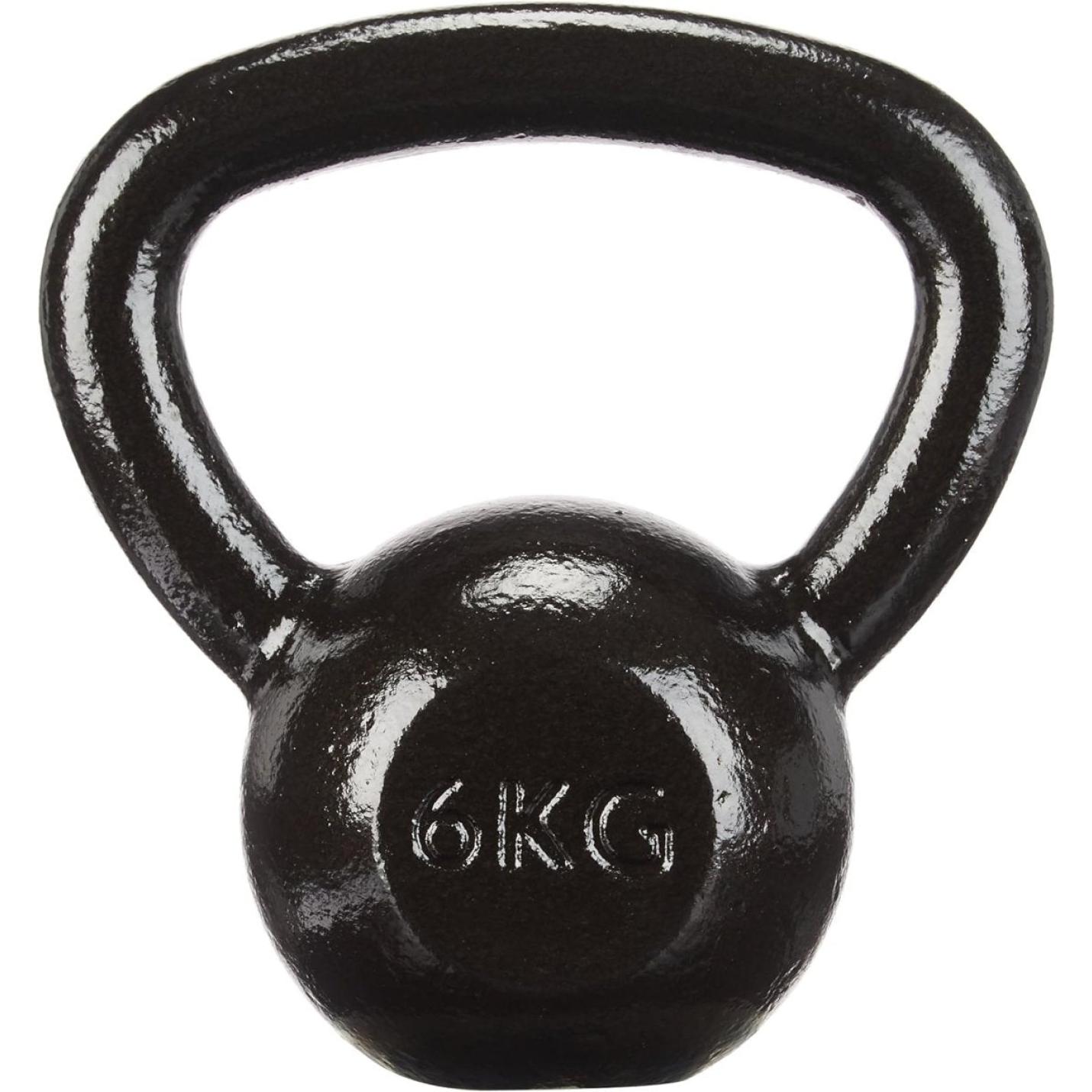 Een 6 kg duurzame zwarte Ultimate Kettlebell tegen een witte achtergrond.