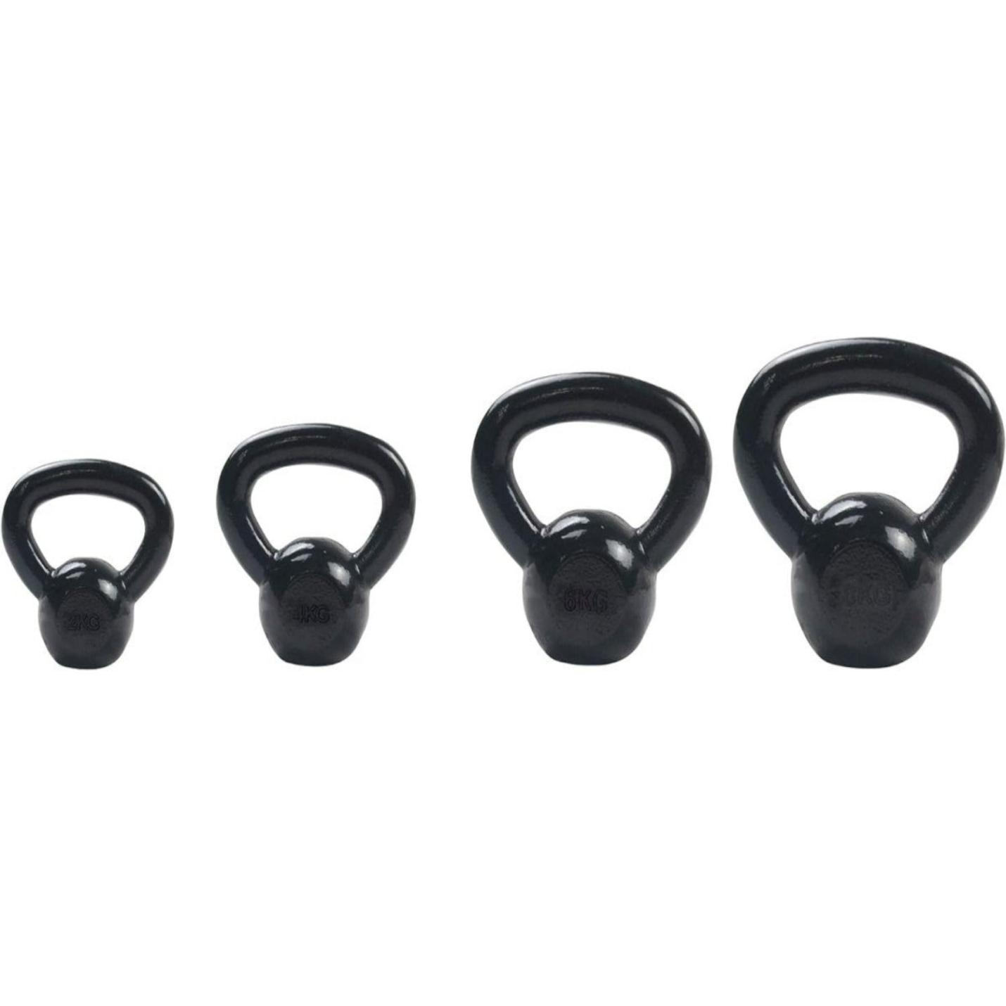 Een set van vier zwarte Kettlebells: de perfecte tool voor een complete workout van duurzaam materiaal in oplopende formaten.