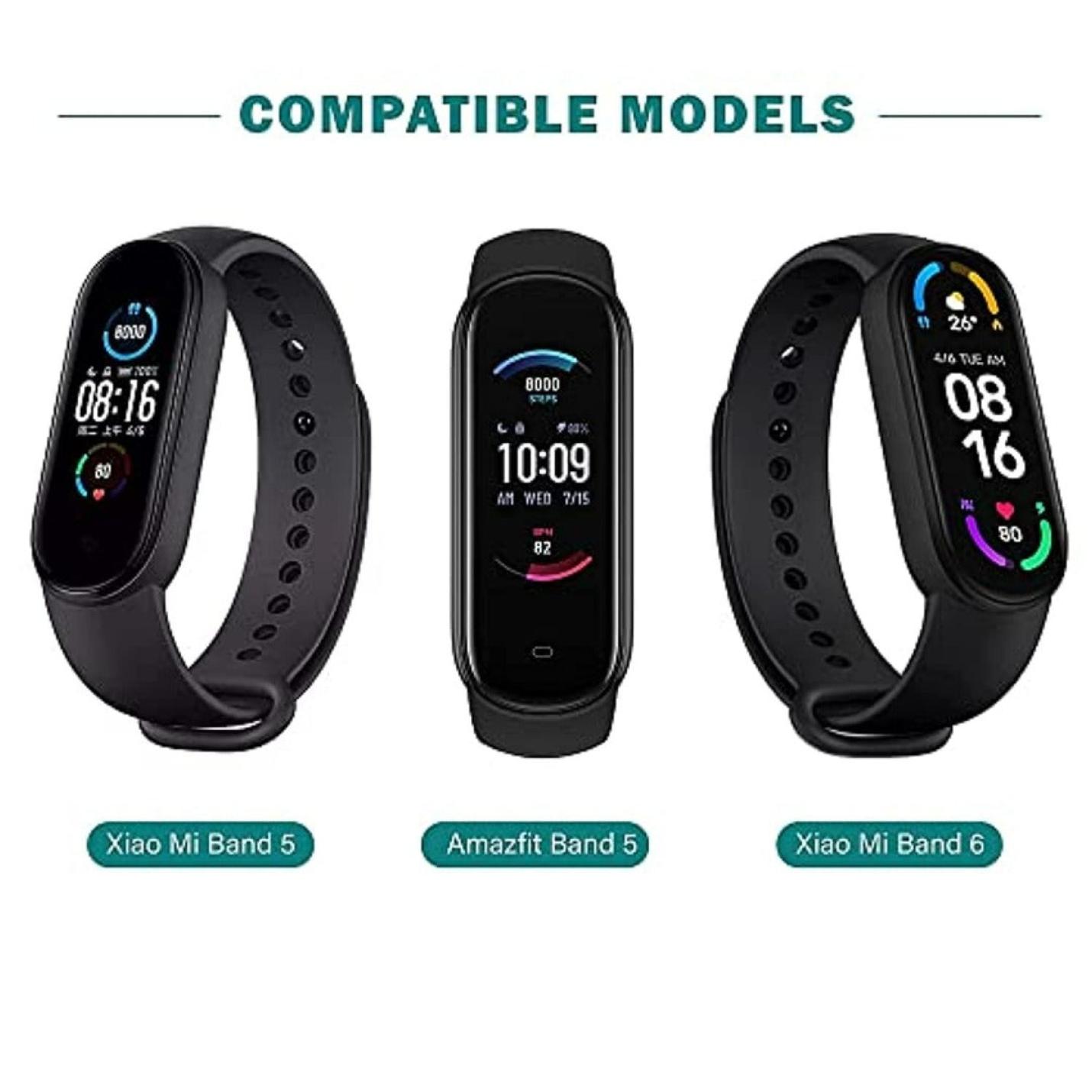 Drie fitnesstrackers met verschillende interfaces met de tekst "compatibele modellen" erboven: Laad Je Xiaomi Mi Band 5 en 6 Razendsnel op met Onze Magnetische Oplaadkabel!