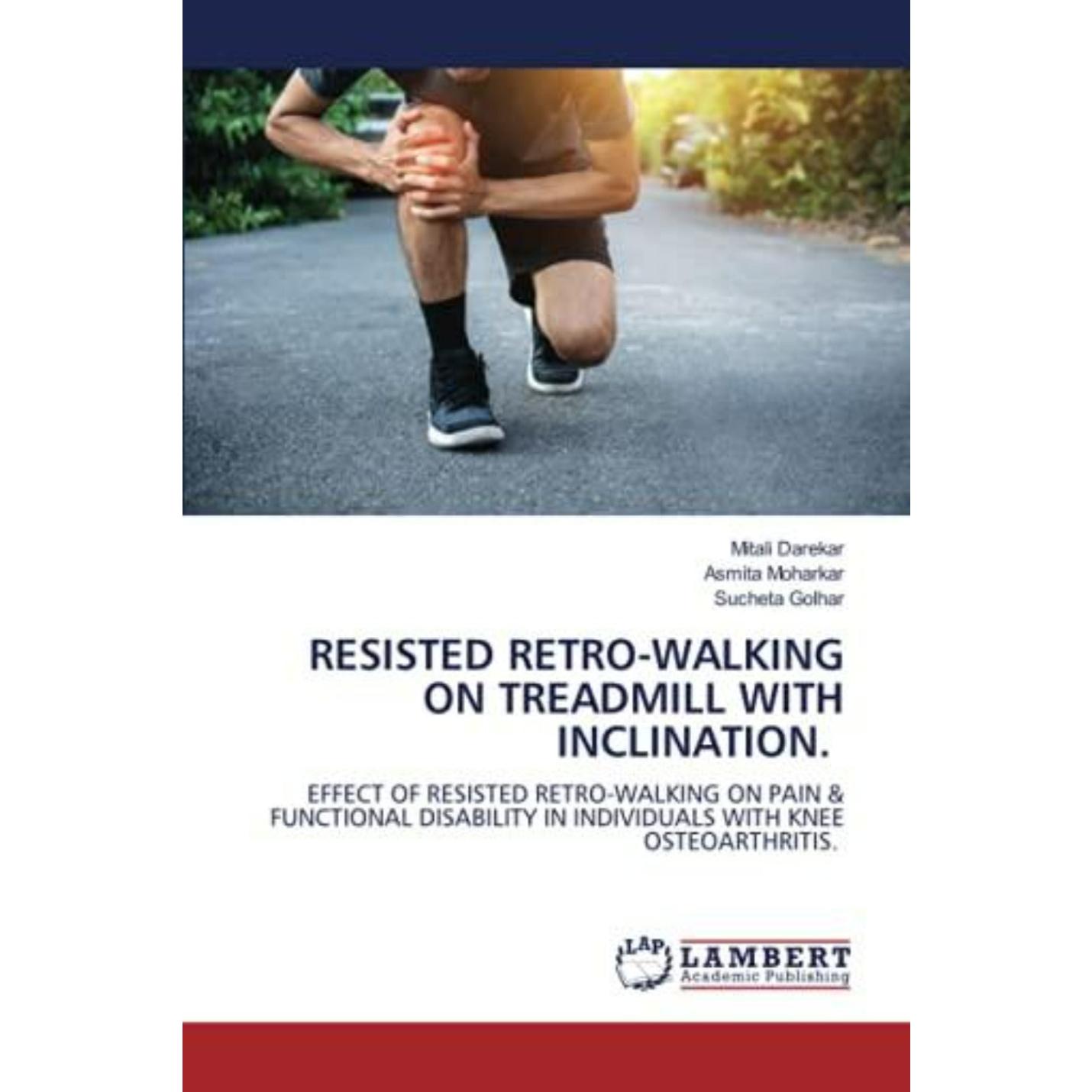 Een boekomslag met de titel "Resisted Retro-Walking on Treadmill with Inclination: Effect of Resisted Retro-Walking on Pain & Functional Disability in Individuals with Knee Artrose" door Asmita Dharkar en Sucheta Golhar, met een close-up van iemands benen tijdens het joggen op een bospad.