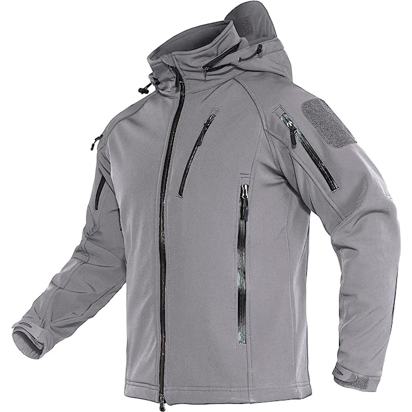 The North Face Apex Bionic 2 Jacket met meerdere zichtbare zakken en een capuchon, fysiek op een paspop tegen een witte achtergrond.