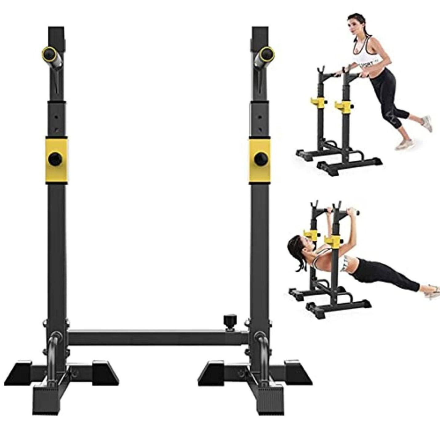 Een modulaire opstelling van fitnessapparatuur met een vrouw die pull-ups uitvoert en een andere die dips doet op een Neem je training naar nieuwe hoogtes met het verstelbare multifunctionele squatrek, dat de veelzijdigheid voor verschillende oefeningen laat zien.