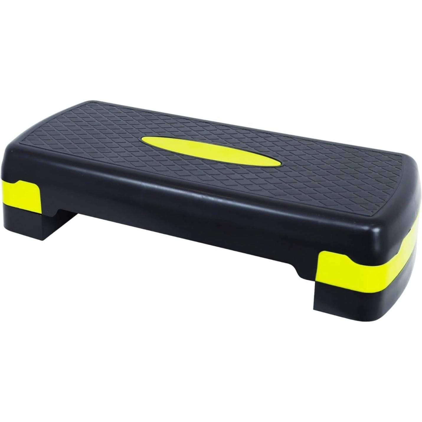 Een aerobics stepper platform: voor een complete training met een zwart en geel design en een antislip oppervlak.