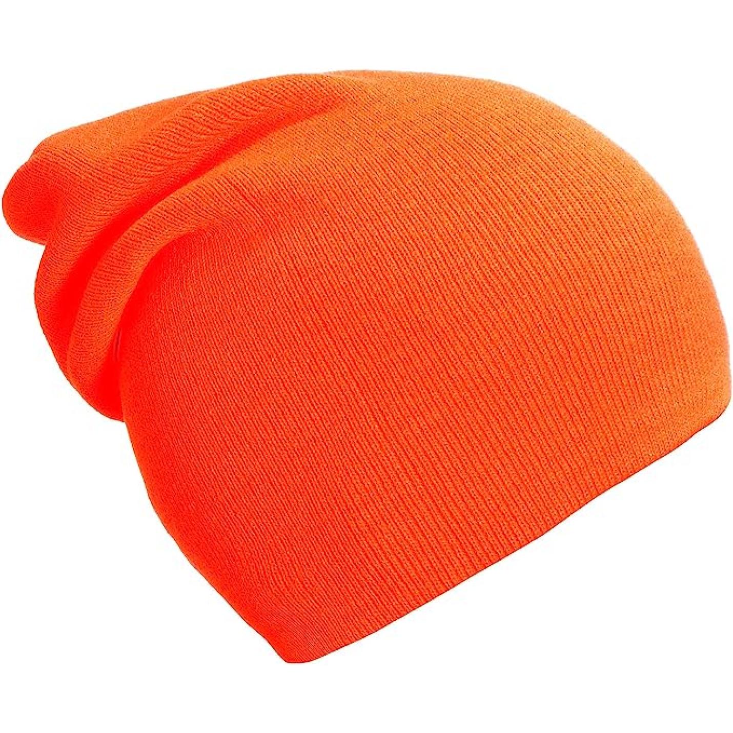 Oranje slouchmutsen: de perfecte wintermuts voor dames en heren op een witte achtergrond.