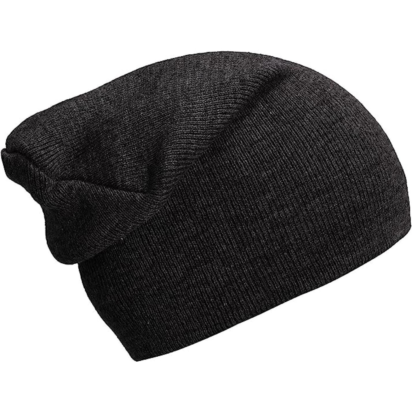 Slouch beanies: de perfecte wintermuts voor dames en heren op een witte achtergrond.