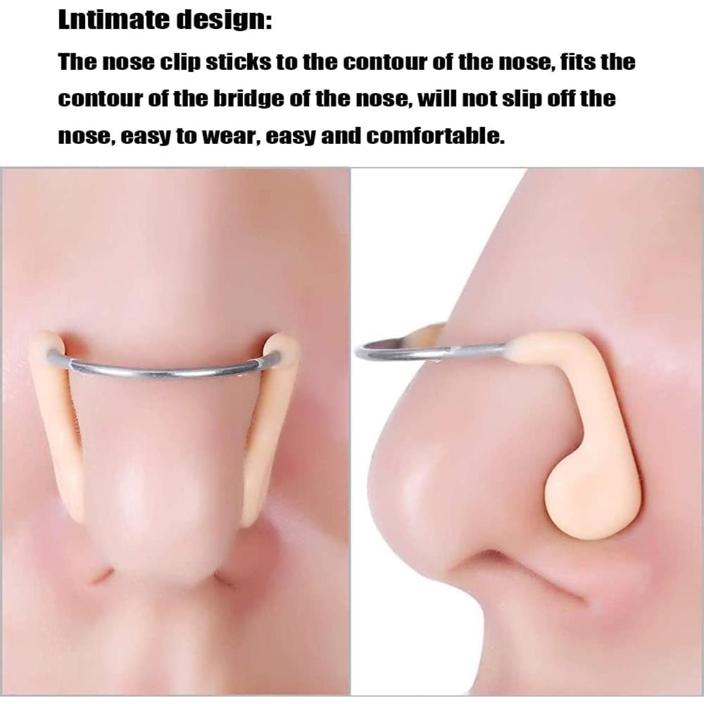 Afbeelding van een Zwem comfortabele en veilige zwemneusklem op de neus van een persoon, waarbij de goede pasvorm en het comfort worden benadrukt, met een beschrijvende tekst over het intieme ontwerp van het product.