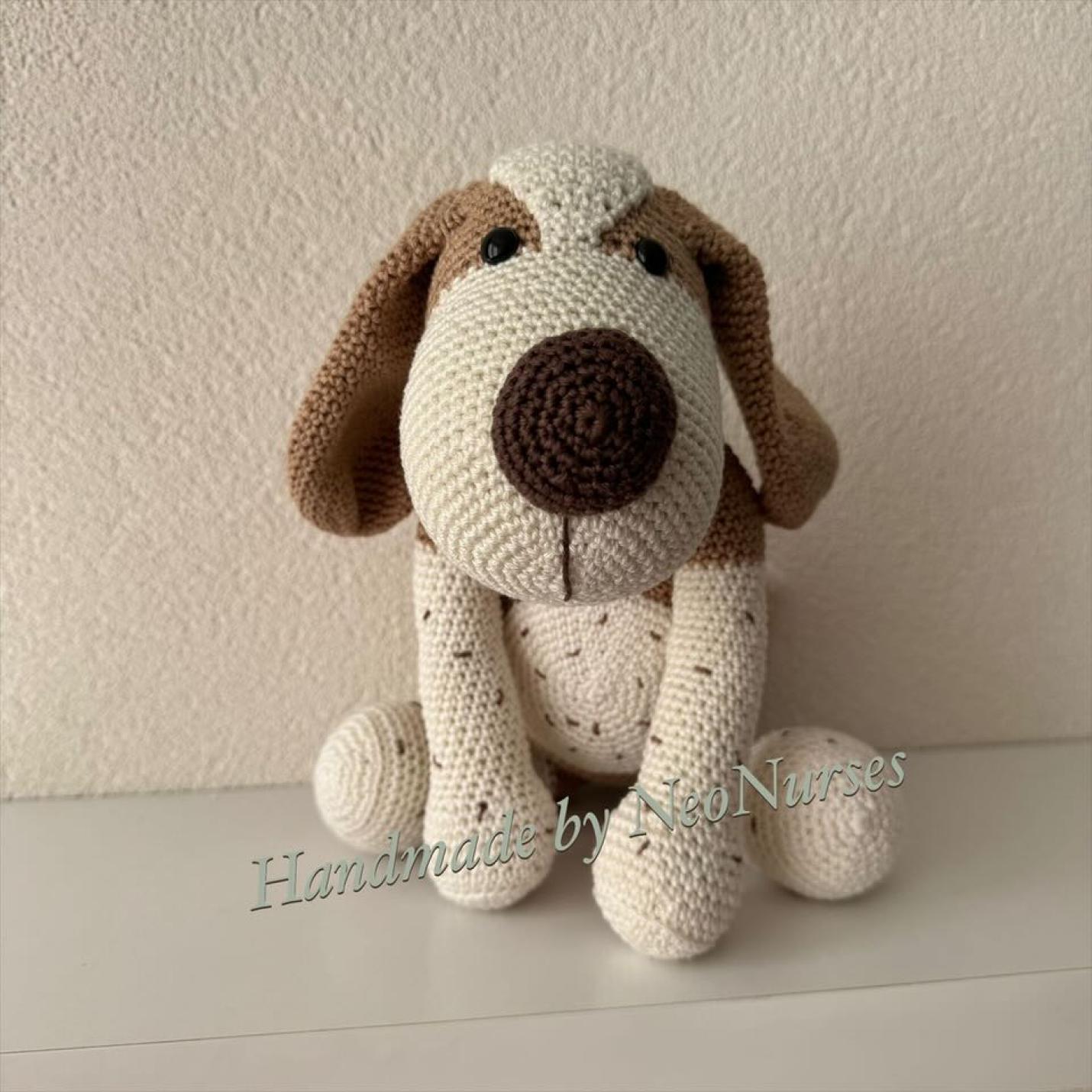 Gehaakte knuffel hond beagle voorkant