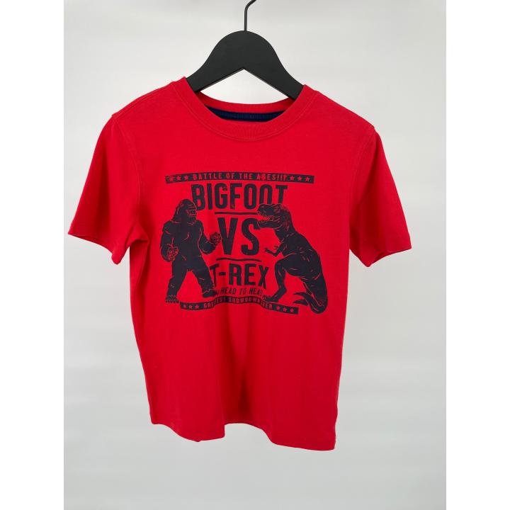 T-shirt Rood Bigfoot vs T-Rex Maat 122